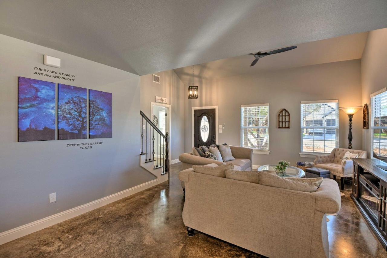 Granbury Home With Hot Tub And Furnished Patio! المظهر الخارجي الصورة