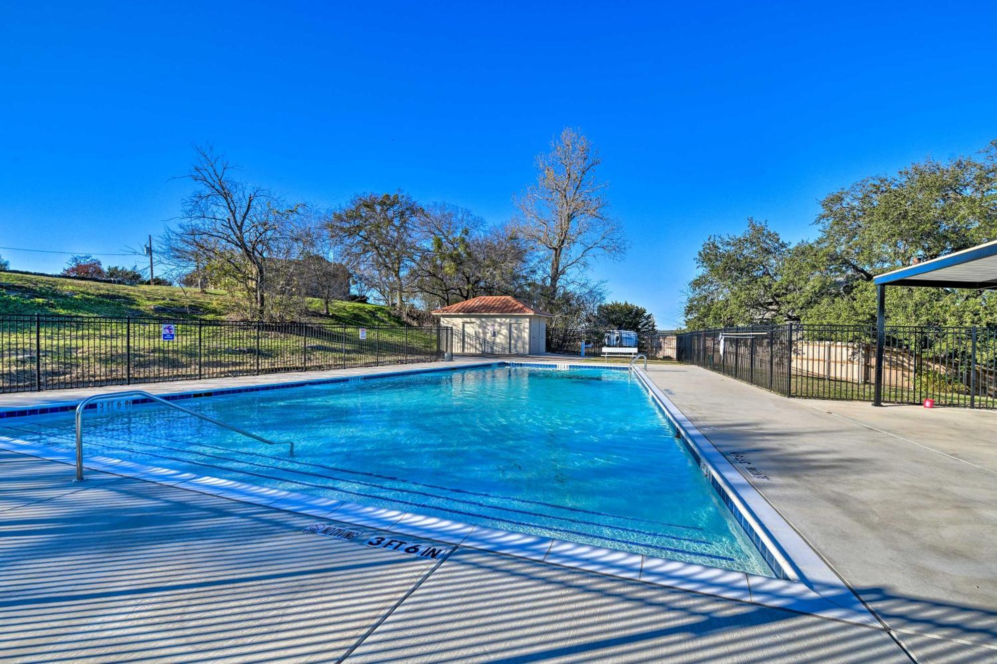 Granbury Home With Hot Tub And Furnished Patio! المظهر الخارجي الصورة
