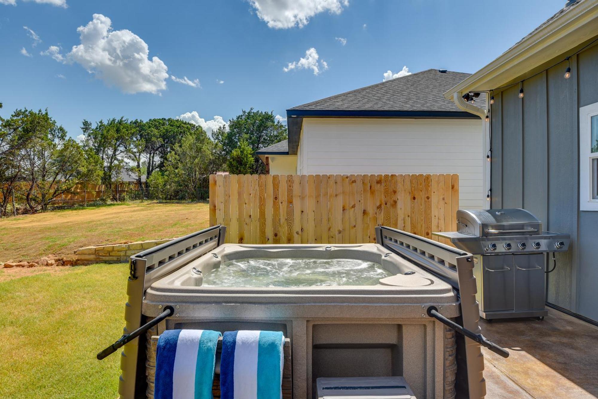 Granbury Home With Hot Tub And Furnished Patio! المظهر الخارجي الصورة